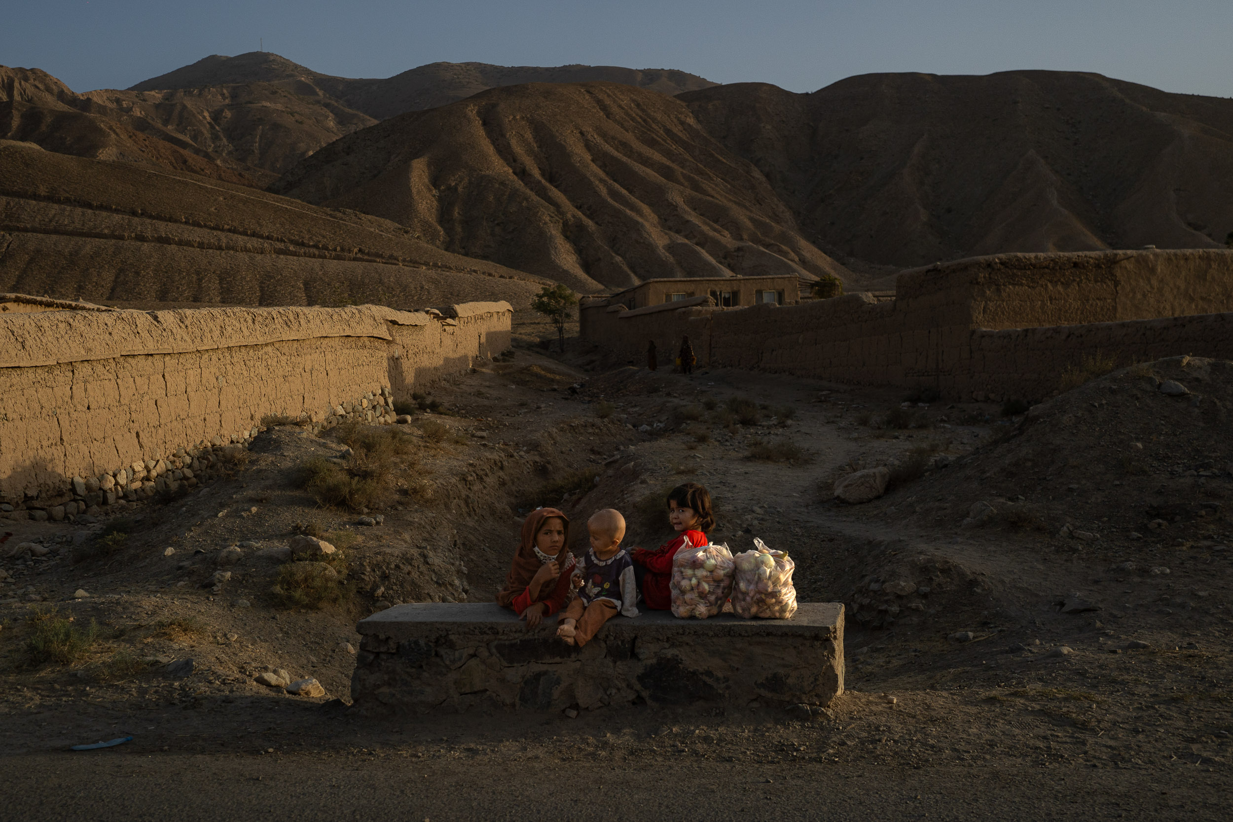 Children selling apples